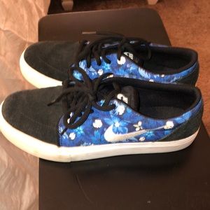 Boys Nike SB Hawaiian sneakers